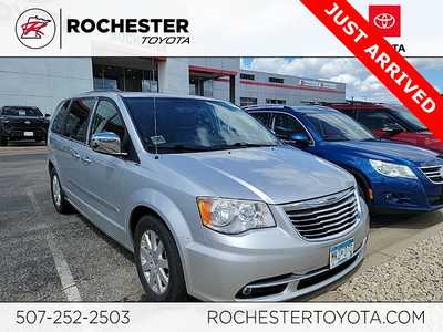 2012 Chrysler Town & Country, $5000. Photo 1