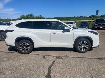 2022 Toyota Highlander, $46500. Photo 8