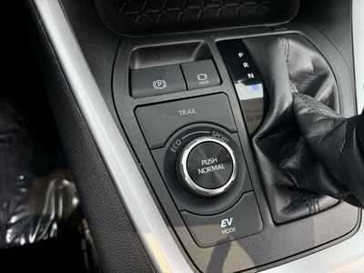 2022 Toyota RAV4, $33500. Photo 11