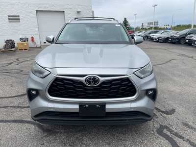 2022 Toyota Highlander, $42500. Photo 2