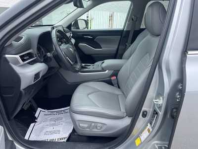 2022 Toyota Highlander, $42500. Photo 9