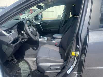 2022 Toyota RAV4, $28000. Photo 9