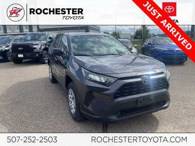2022 Toyota RAV4, $28000. Photo 1