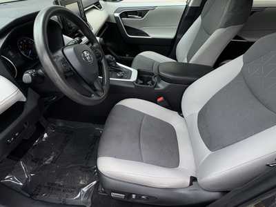2021 Toyota RAV4, $31799. Photo 4
