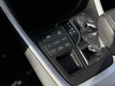 2022 Toyota RAV4, $33999. Photo 12