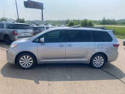 2017 Toyota Sienna, $23500. Photo 4