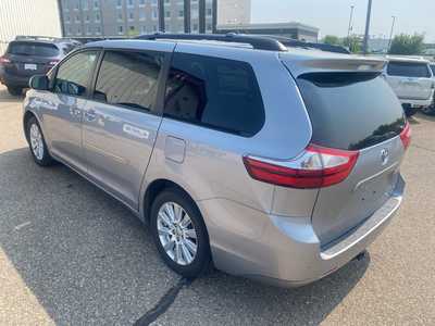 2017 Toyota Sienna, $23500. Photo 5