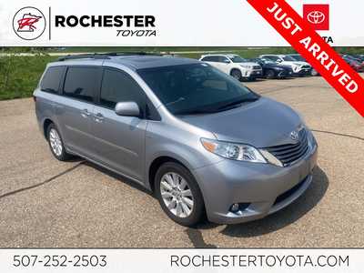 2017 Toyota Sienna, $23500. Photo 1