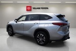 2022 Toyota Highlander, $41000. Photo 3