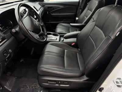 2022 Honda Pilot, $31500. Photo 5