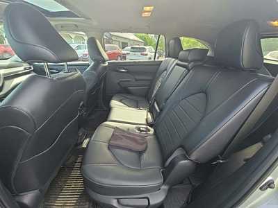 2022 Toyota Highlander, $38500. Photo 5