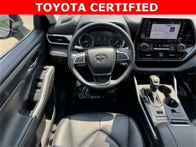 2022 Toyota Highlander, $37999. Photo 9