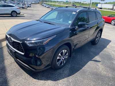 2022 Toyota Highlander, $42500. Photo 3