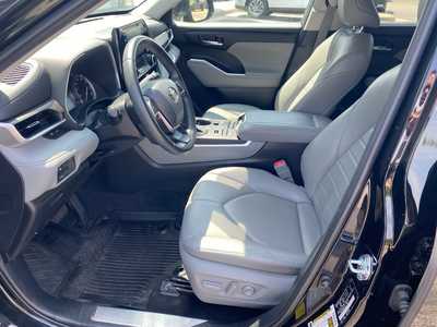 2022 Toyota Highlander, $42500. Photo 9