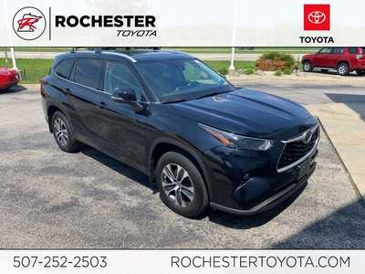 2022 Toyota Highlander, $42500. Photo 1