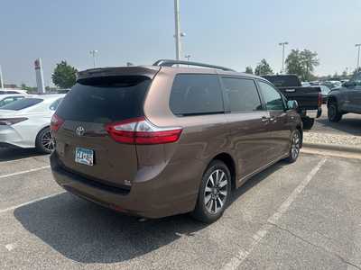 2019 Toyota Sienna, $28000. Photo 3