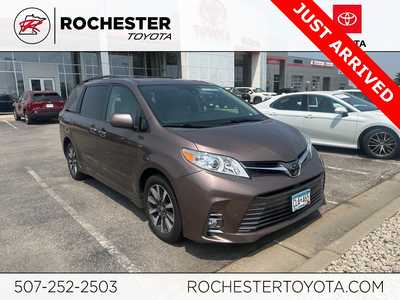 2019 Toyota Sienna, $28000. Photo 1