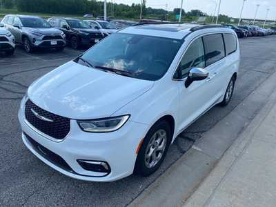 2023 Chrysler Pacifica, $31500. Photo 3