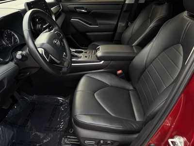 2022 Toyota Highlander, $42299. Photo 4