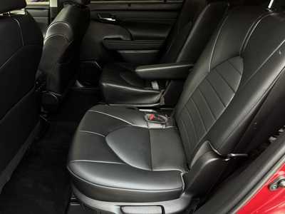 2022 Toyota Highlander, $42299. Photo 6