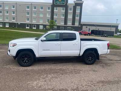 2022 Toyota Tacoma, $37500. Photo 4