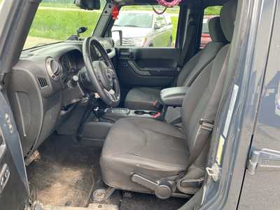 2017 Jeep Wrangler Unlimited, $13500. Photo 9