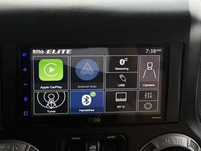 2013 Jeep Wrangler Unlimited, $23000. Photo 2
