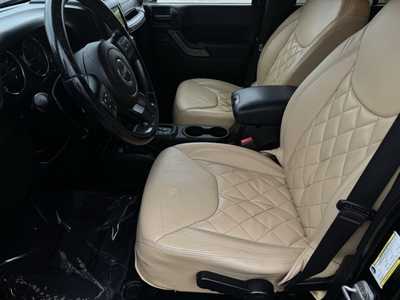 2013 Jeep Wrangler Unlimited, $23000. Photo 4