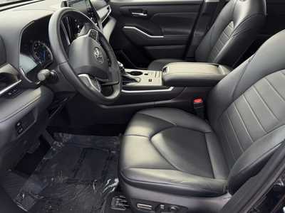 2022 Toyota Highlander, $45499. Photo 4