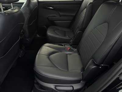 2022 Toyota Highlander, $45499. Photo 6