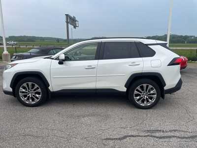 2020 Toyota RAV4, $30500. Photo 4
