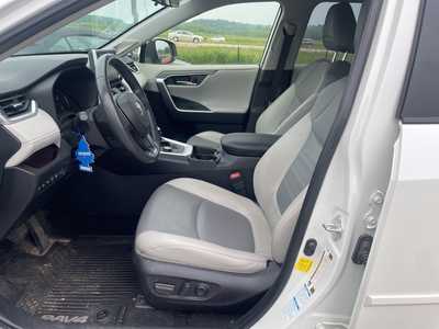 2020 Toyota RAV4, $30500. Photo 9