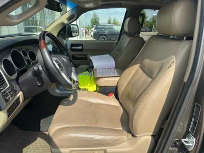 2014 Toyota Sequoia, $27800. Photo 5
