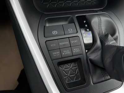 2025 Toyota RAV4, $33954. Photo 10