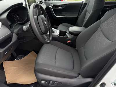 2025 Toyota RAV4, $33954. Photo 4