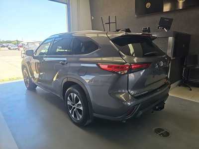 2022 Toyota Highlander, $43000. Photo 3