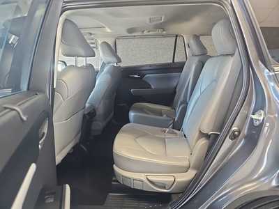 2022 Toyota Highlander, $43000. Photo 6