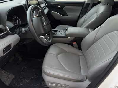 2022 Toyota Highlander, $43199. Photo 5