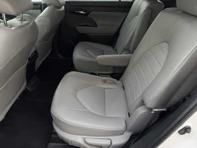 2022 Toyota Highlander, $43199. Photo 7