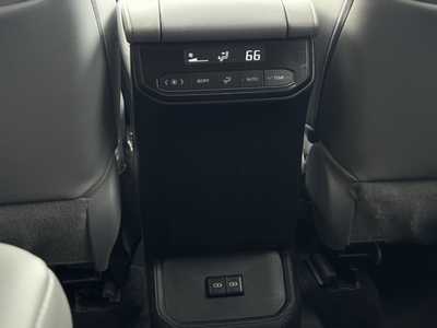 2022 Toyota Highlander, $43199. Photo 9
