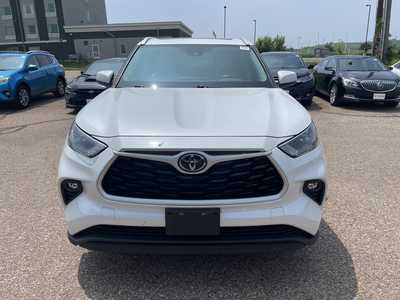 2022 Toyota Highlander, $40000. Photo 2