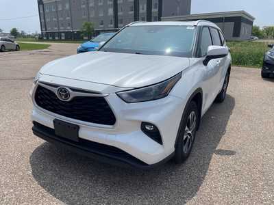 2022 Toyota Highlander, $40000. Photo 3