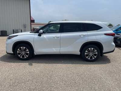 2022 Toyota Highlander, $40000. Photo 4