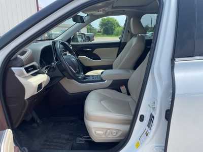 2022 Toyota Highlander, $40000. Photo 9