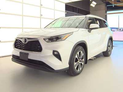 2022 Toyota Highlander, $41500. Photo 2