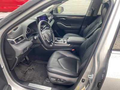 2023 Toyota Highlander, $47000. Photo 9