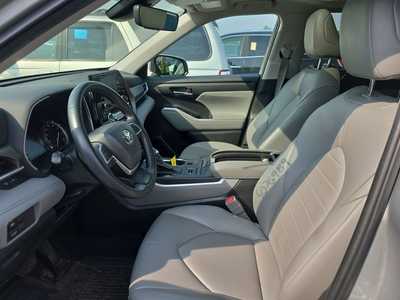 2022 Toyota Highlander, $41500. Photo 5