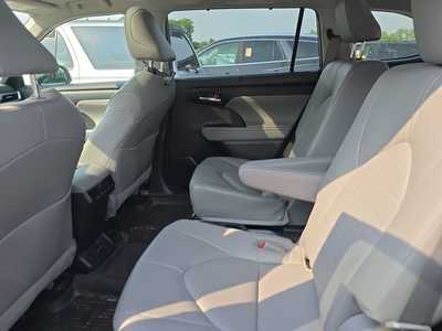 2022 Toyota Highlander, $41500. Photo 6