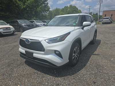 2022 Toyota Highlander, $43800. Photo 2