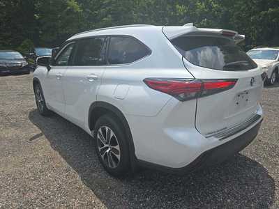 2022 Toyota Highlander, $43800. Photo 3